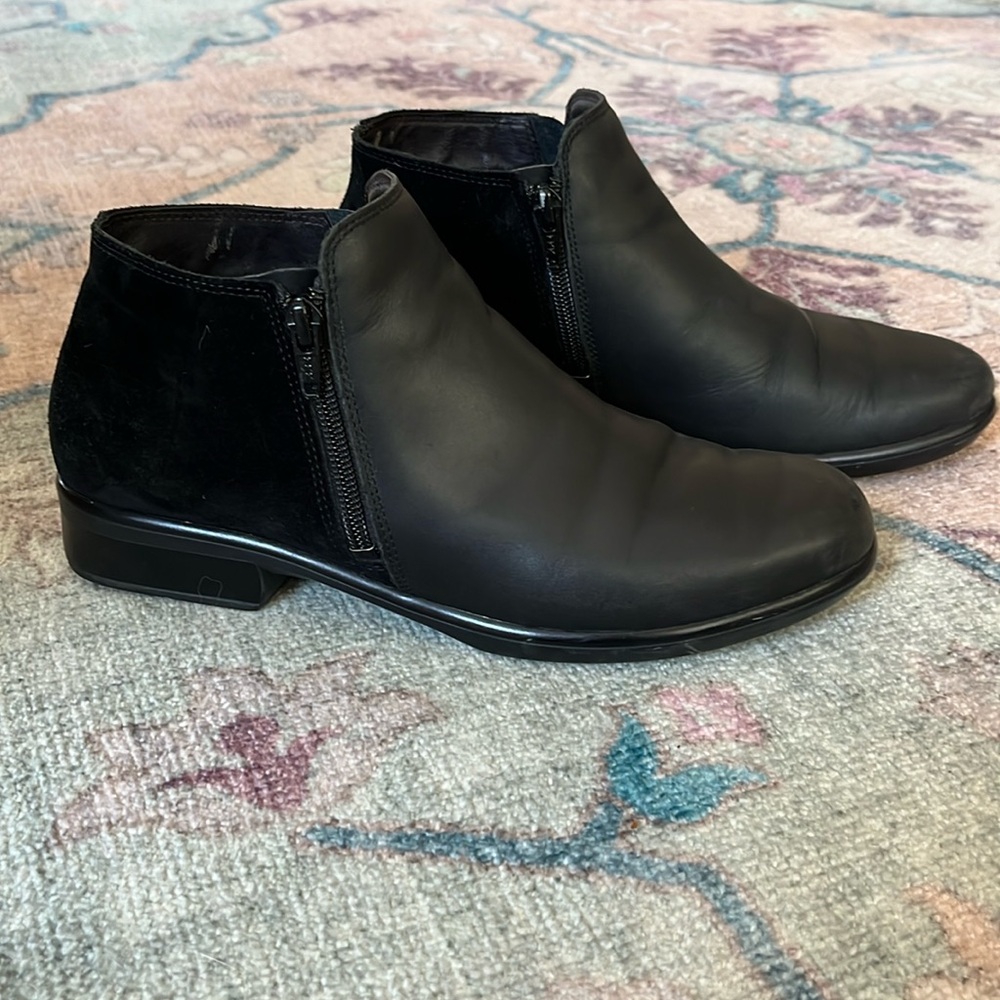Naot Helm Black Raven/Black Suede size 39